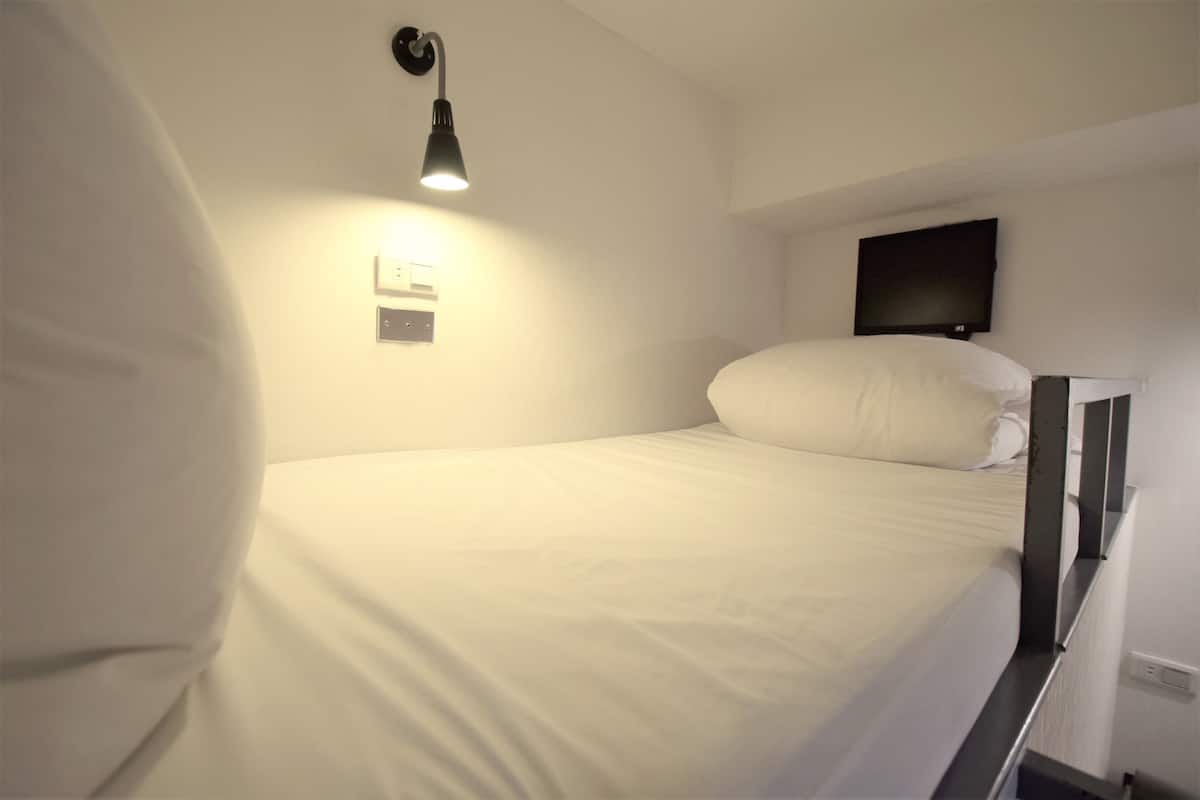 ห้องซิงเกิล, ห้องน้ำรวม (Upper Bed) | โต๊ะทำงาน, Wi-Fi ฟรี, ผ้าปูที่นอน, ทางสำหรับรถเข็น