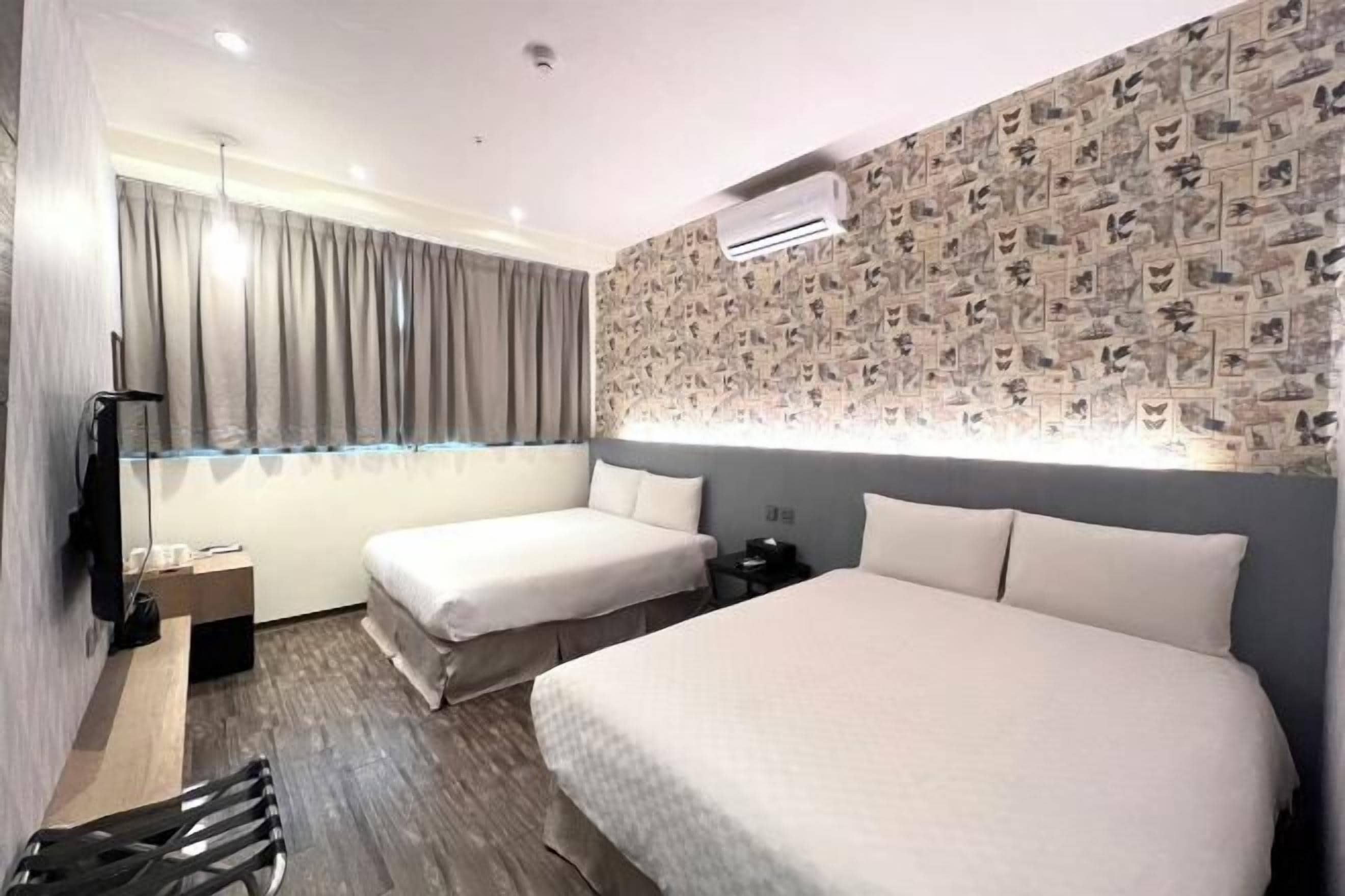 Cubrecamas, cortinas blackout, wifi gratis y ropa de cama 