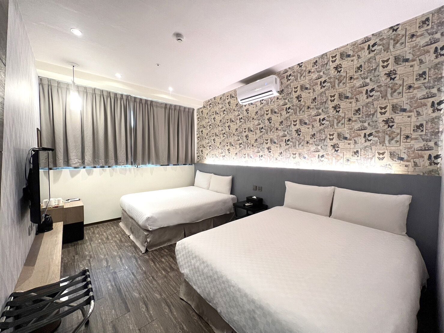 Edredón, cortinas blackout, wifi gratis y ropa de cama 