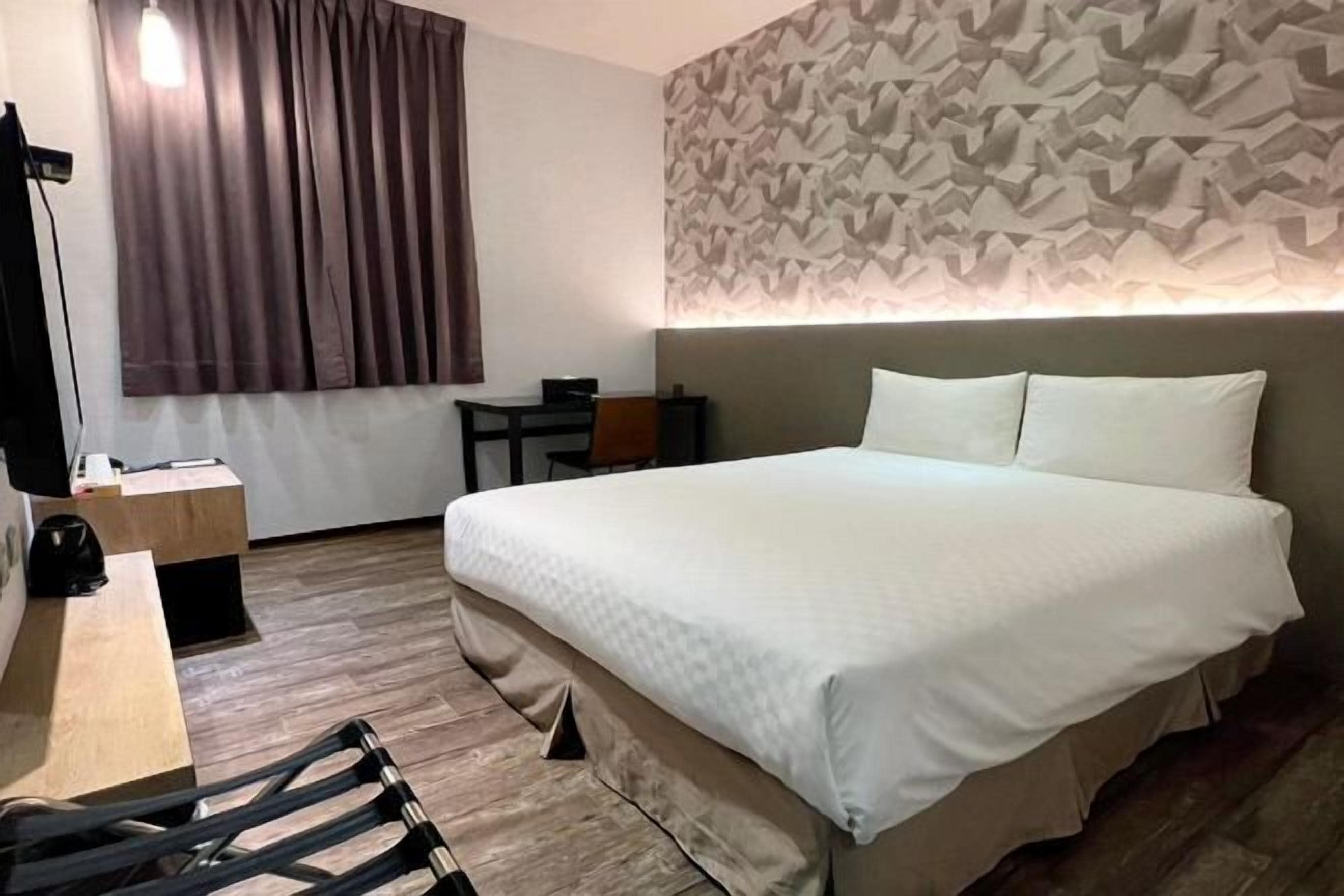 Cubrecamas, cortinas blackout, wifi gratis y ropa de cama 