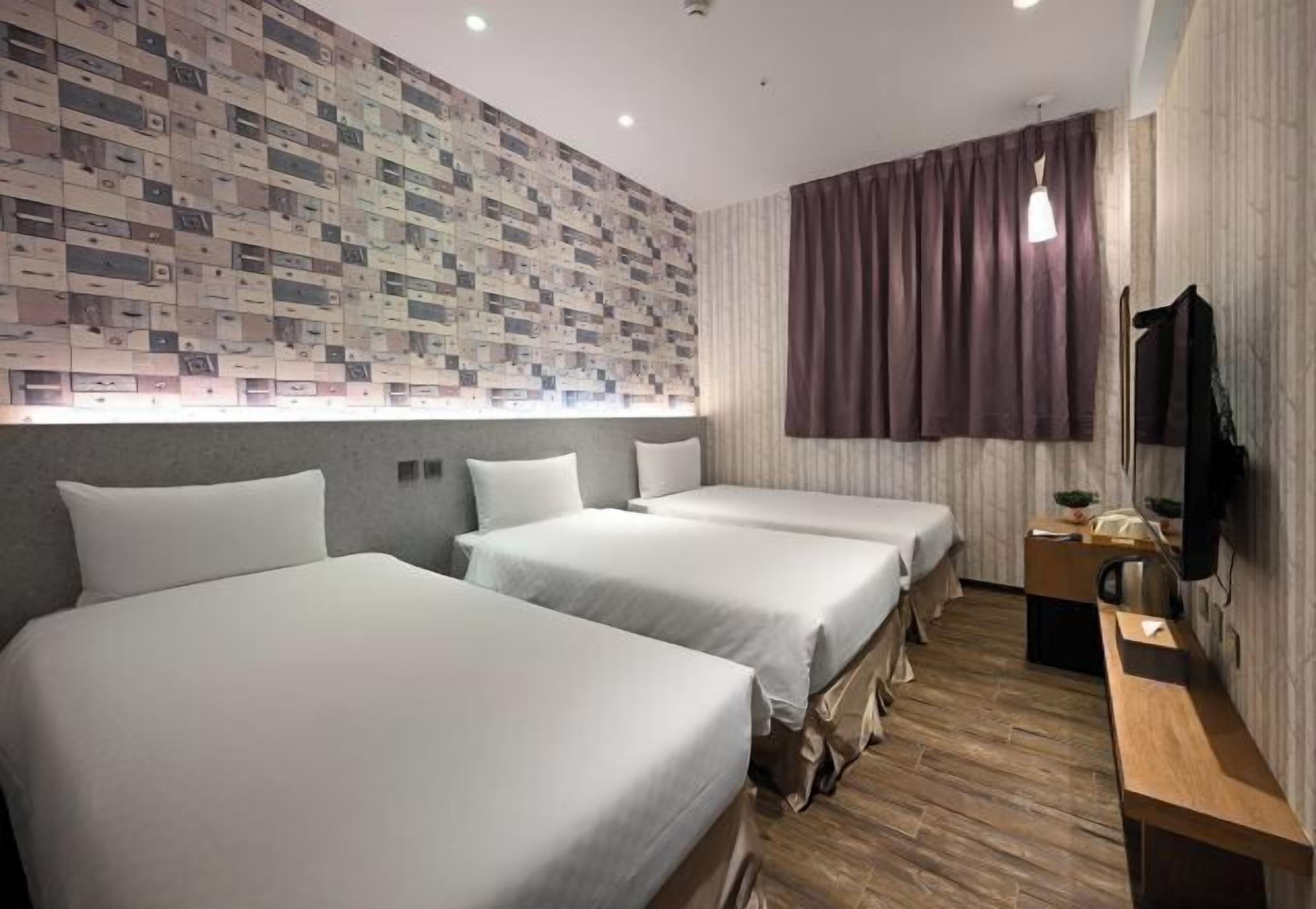 Cubrecamas, cortinas blackout, wifi gratis y ropa de cama 