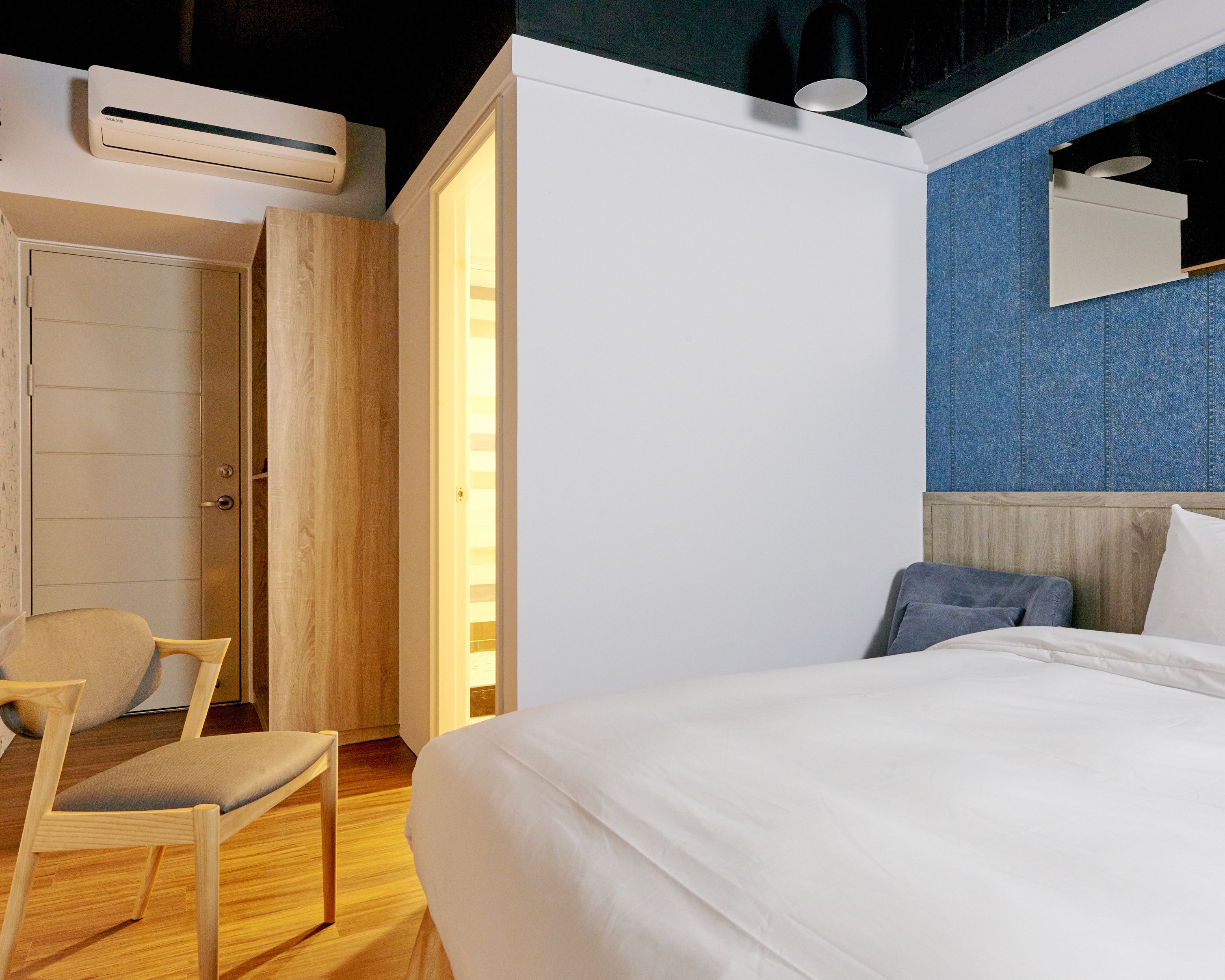 standard double room, ensuite | premium bedding, down duvets, desk, laptop workspace