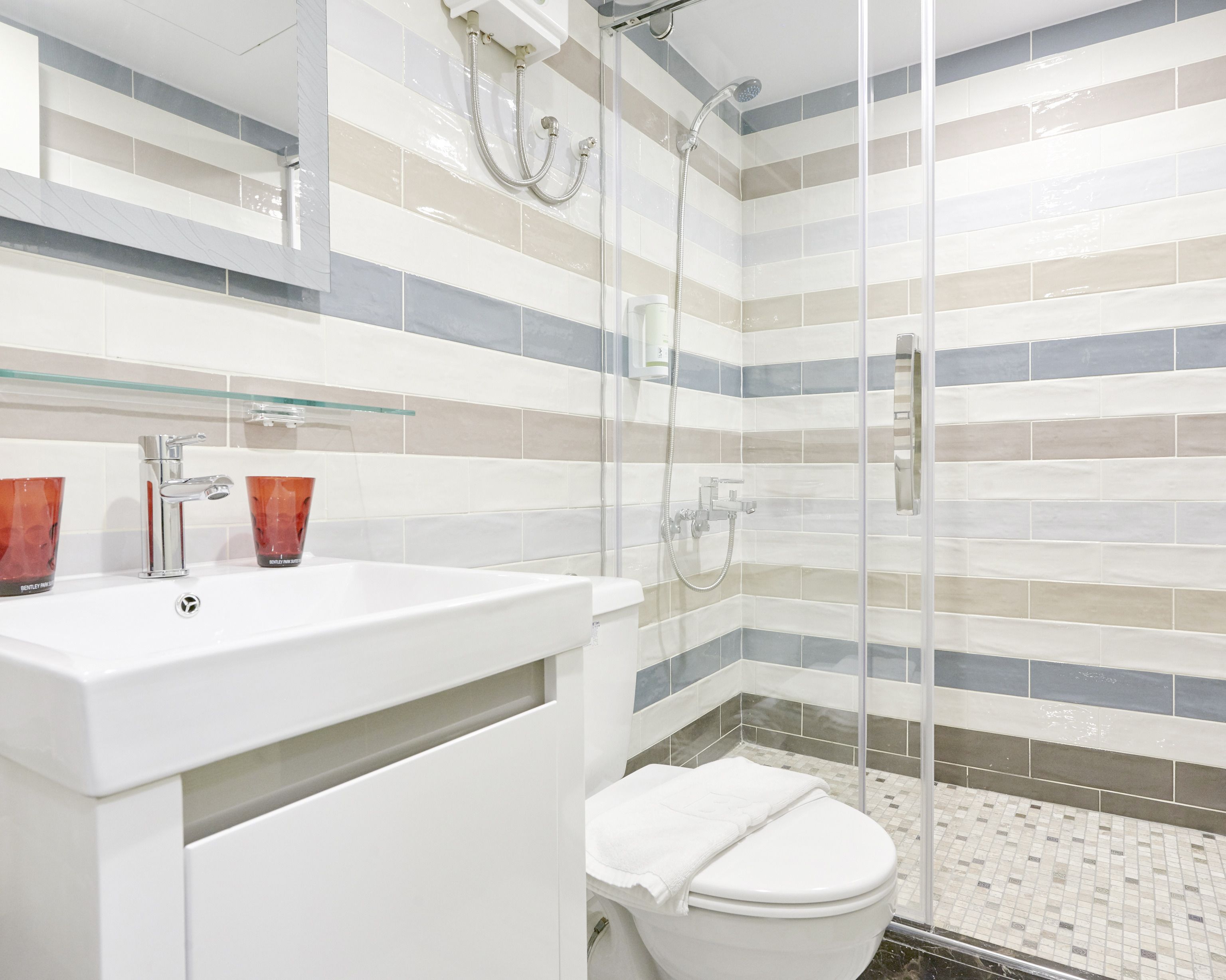 economy double room, ensuite | bathroom | shower, hair dryer, slippers, towels