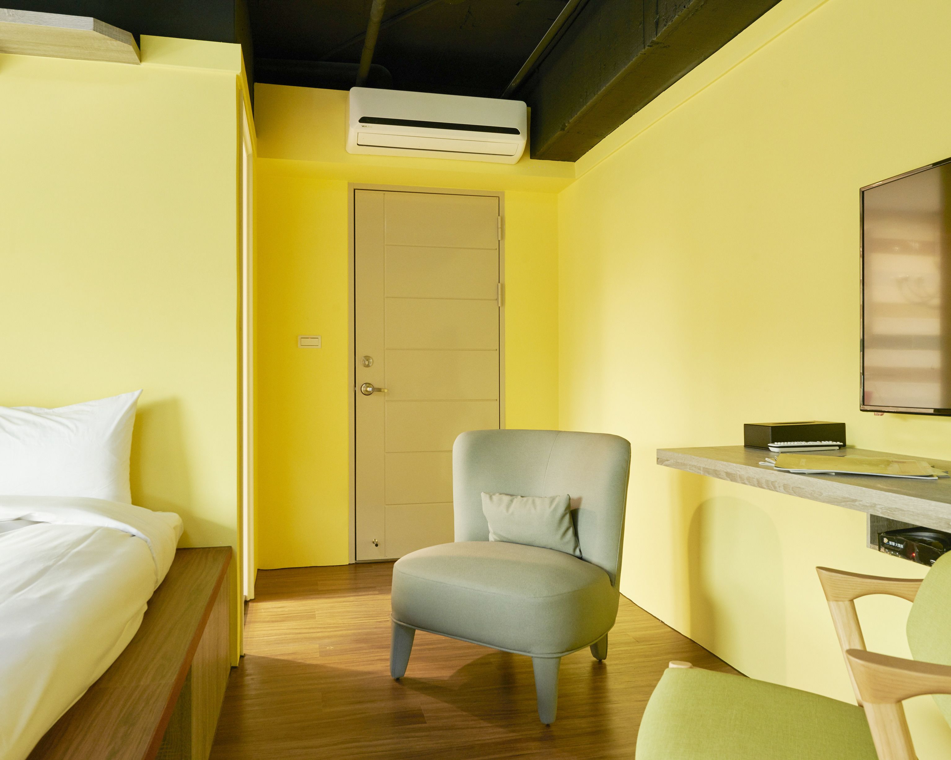 japanese triple room, ensuite | living area | 40-inch lcd tv with cable channels, tv