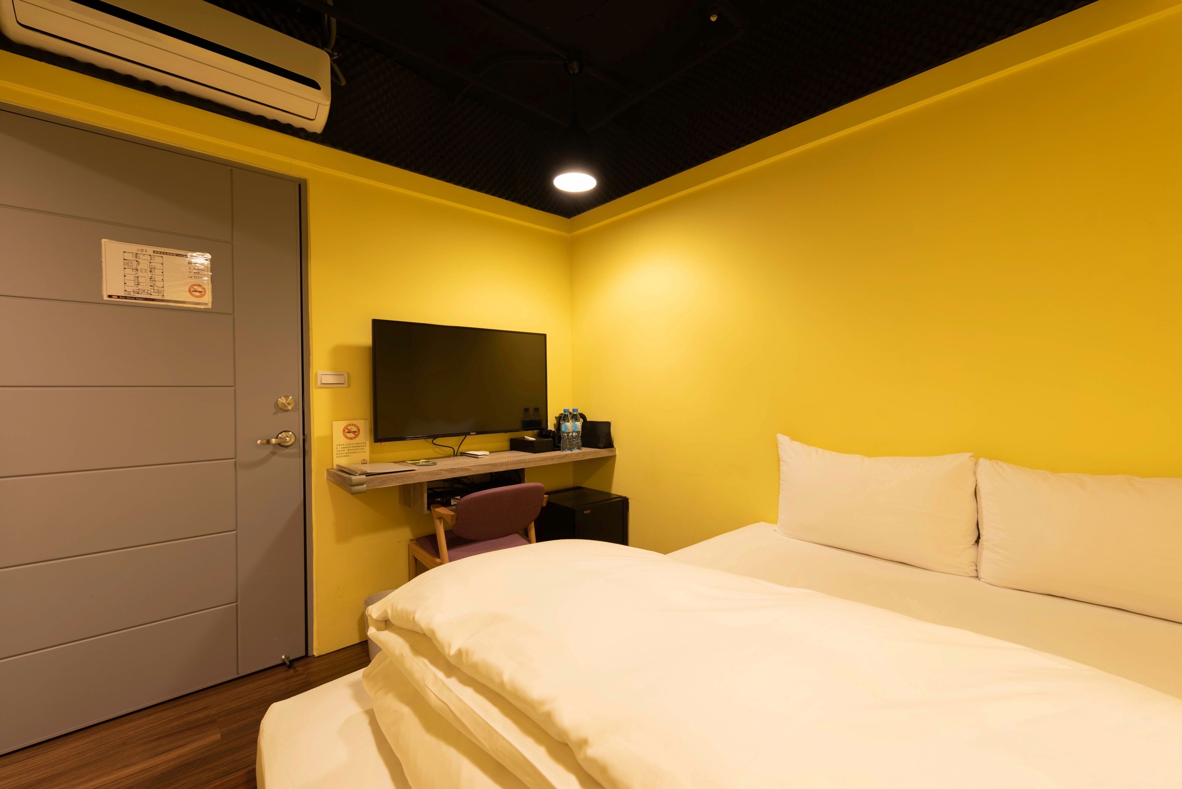 economy double room, ensuite | premium bedding, down duvets, desk, laptop workspace