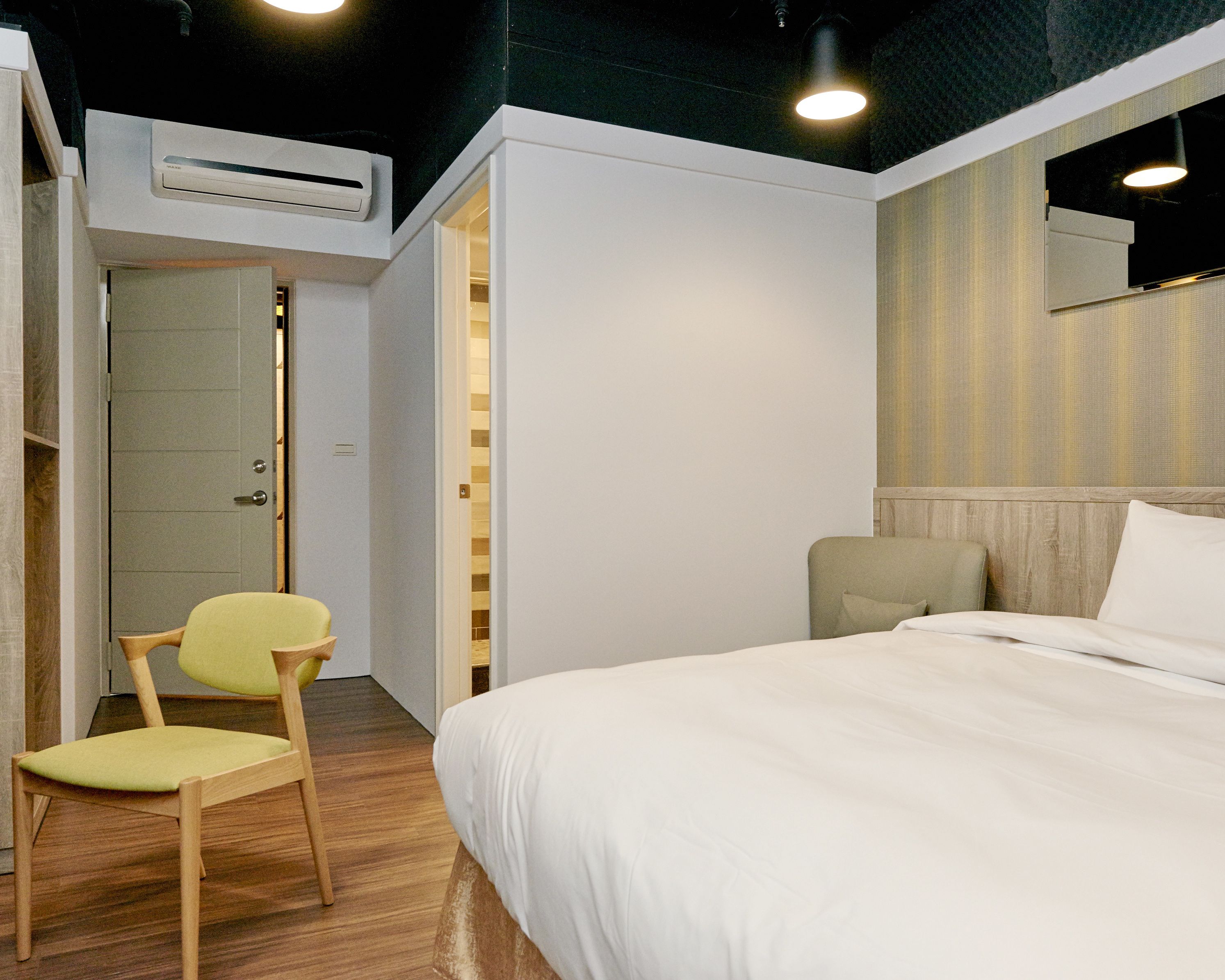 standard double room, ensuite | premium bedding, down duvets, desk, laptop workspace