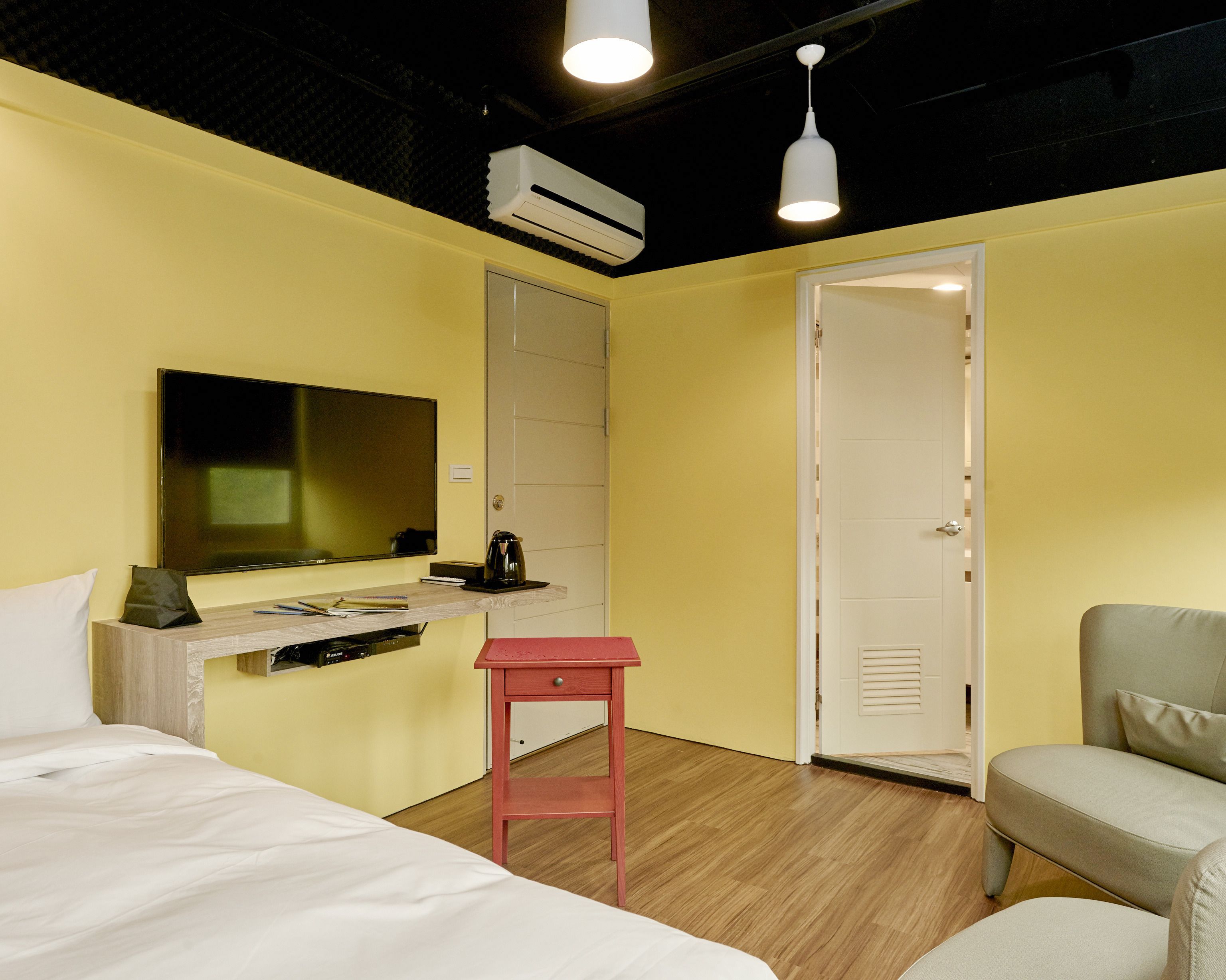 standard double room, ensuite | premium bedding, down duvets, desk, laptop workspace