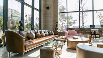 Coin salon dans le hall