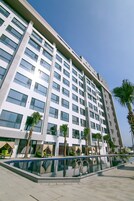 Seasonal outdoor pool, pool umbrellas, sun loungers