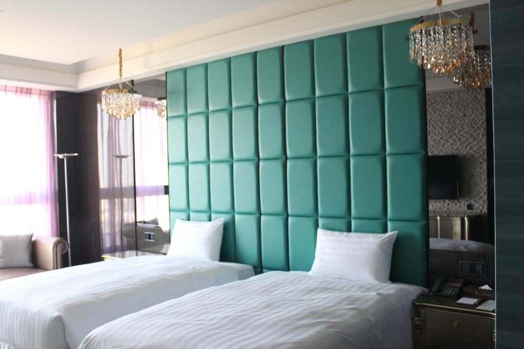 Premium bedding, down comforters, in-room safe, desk