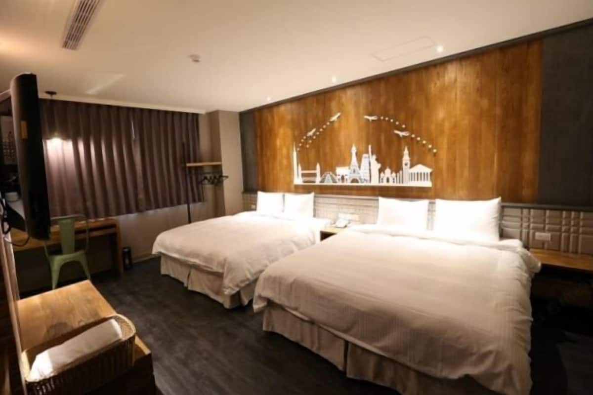 Minibar, in-room safe, individually decorated, individually furnished