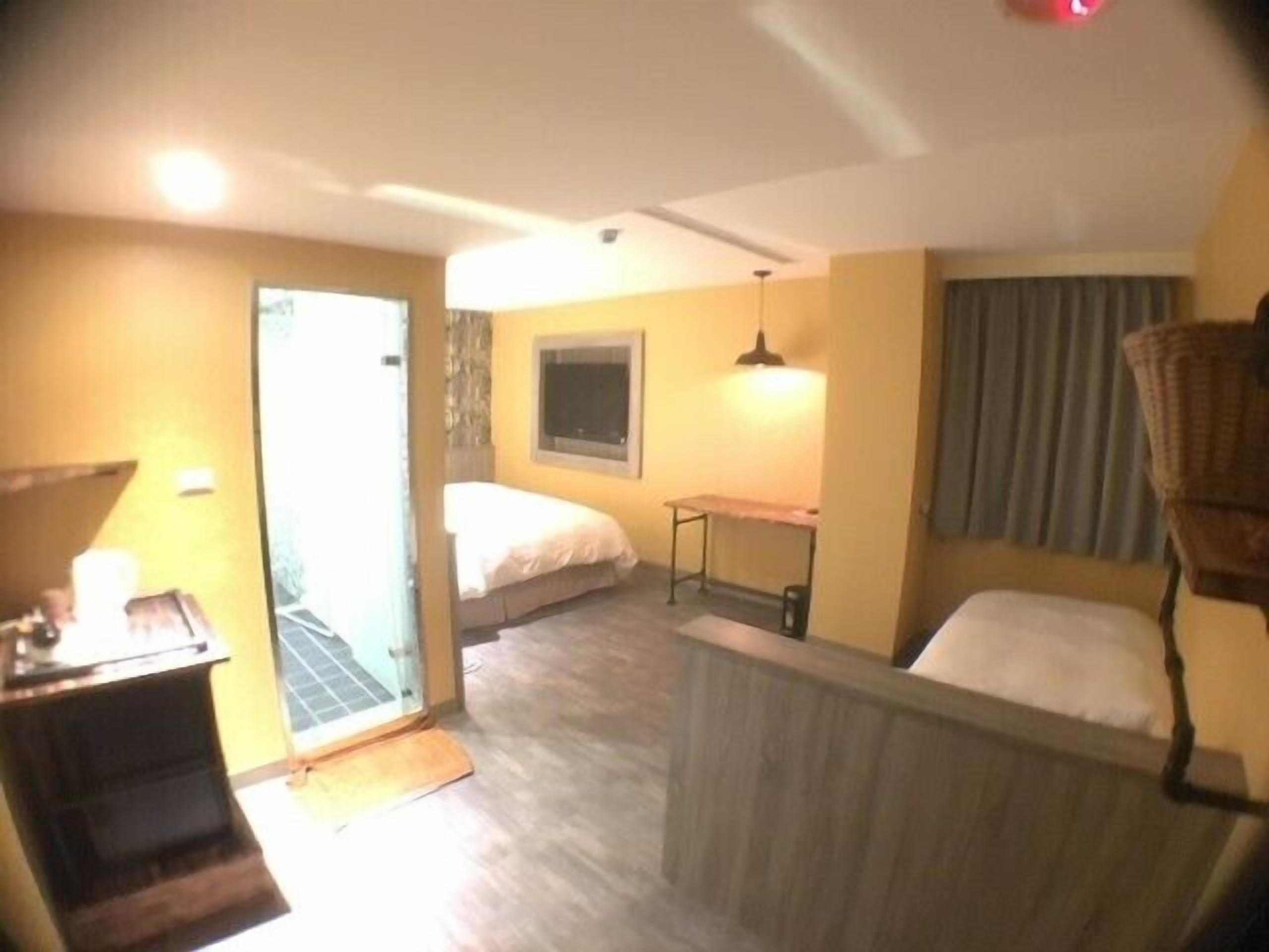 minibar, in-room safe, individually decorated, individually furnished