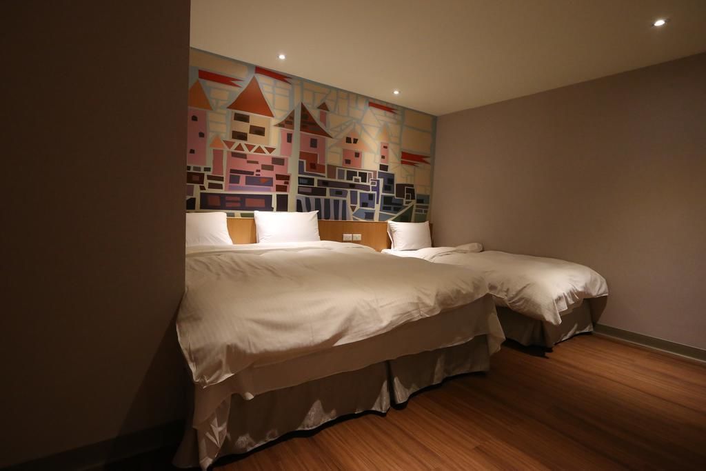 standard triple room | minibar, in-room safe, individually decorated, individually furnished