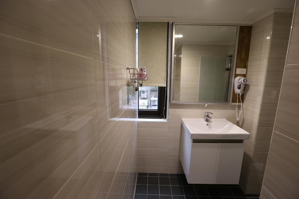 standard quadruple room | bathroom | shower, free toiletries, hair dryer, slippers