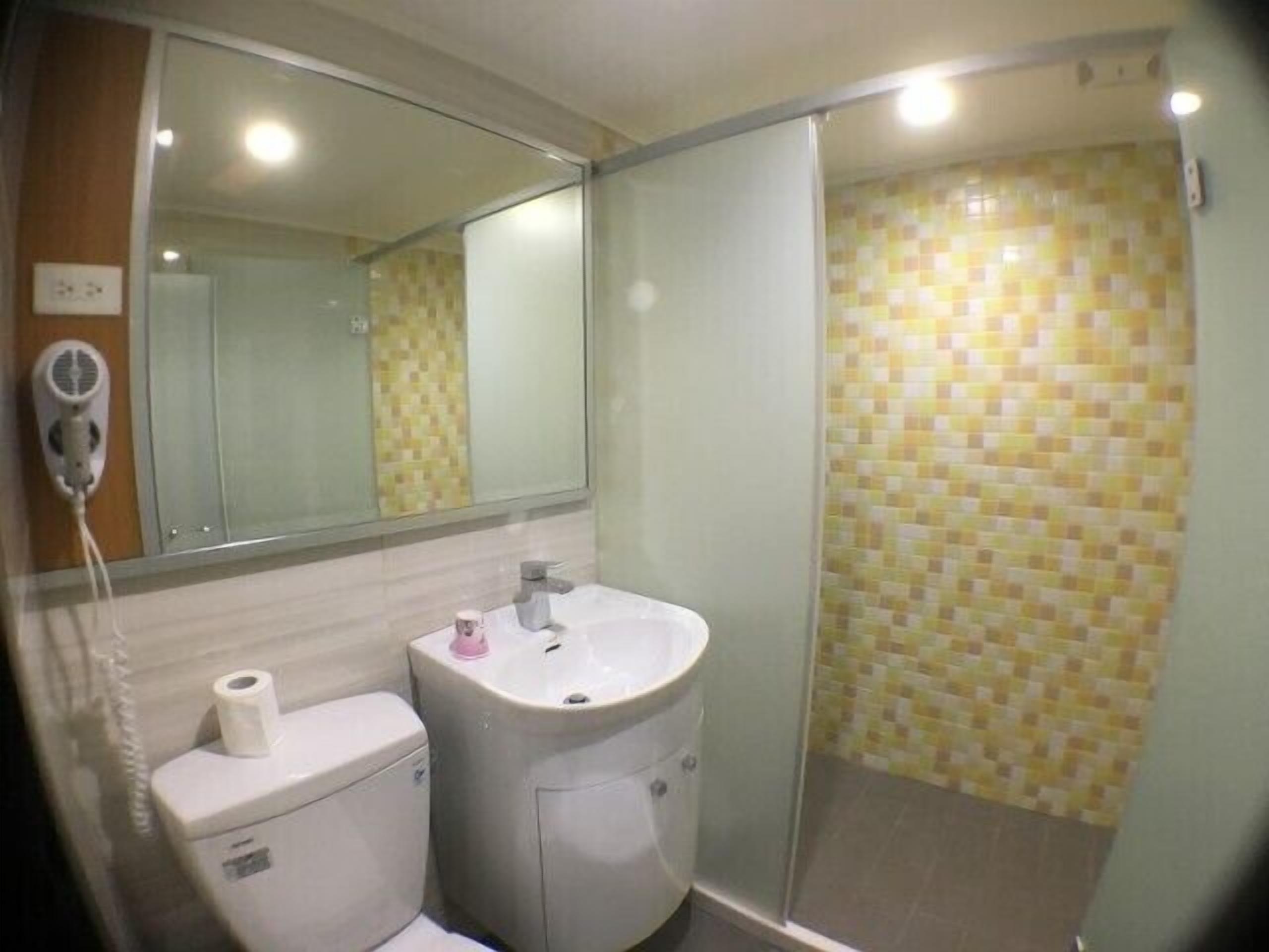 standard triple room | bathroom | shower, free toiletries, hair dryer, slippers