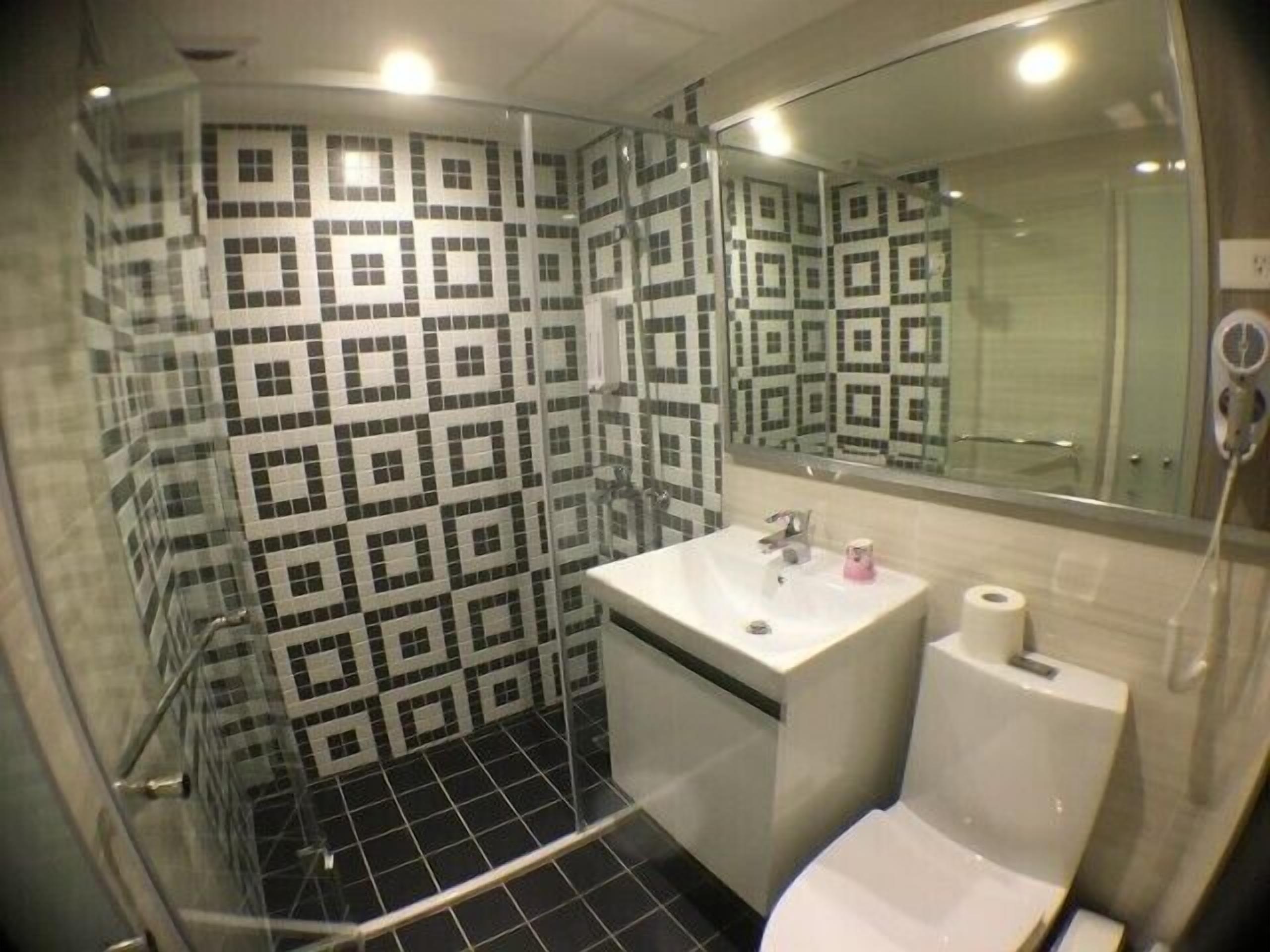 shower, free toiletries, hair dryer, slippers