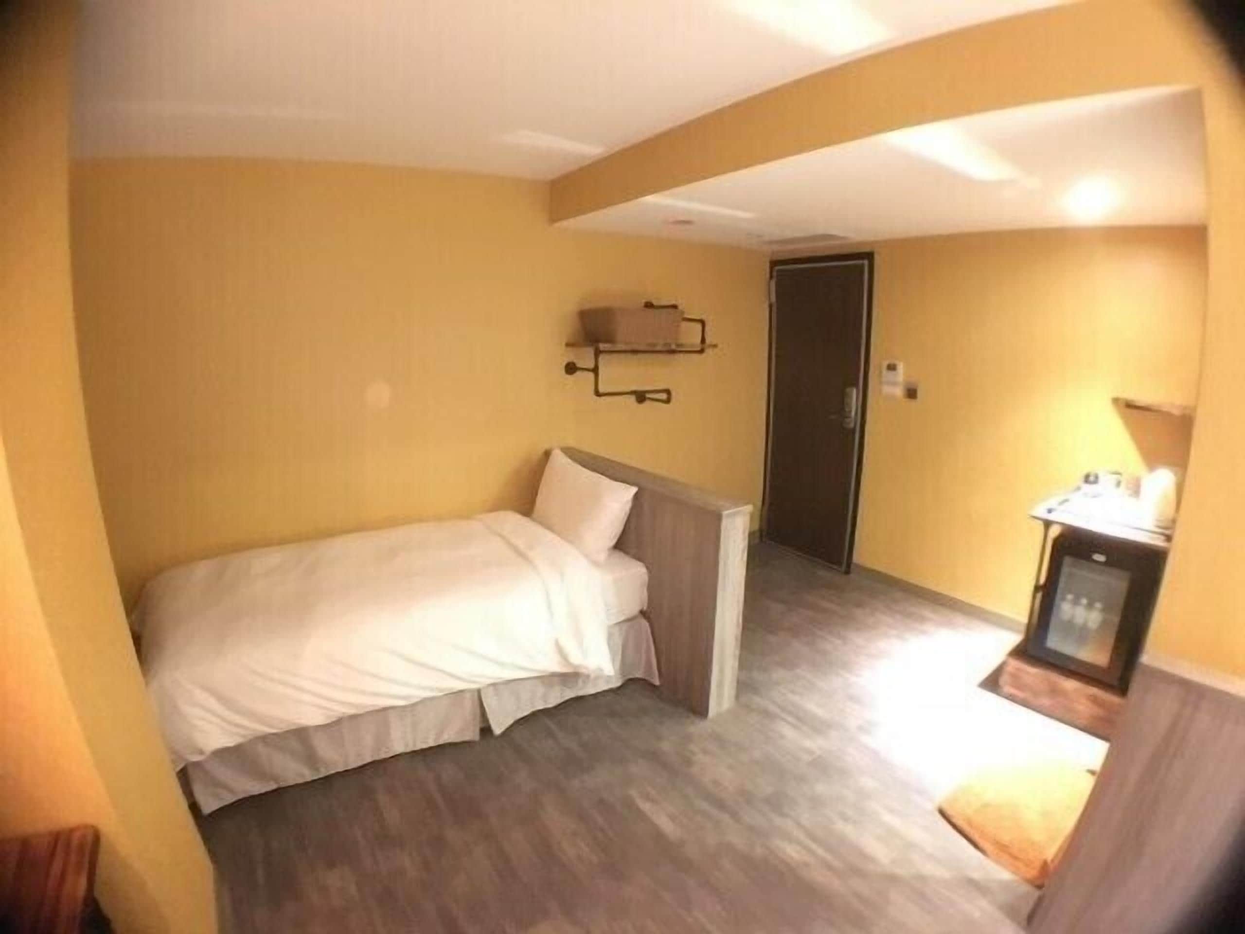 minibar, in-room safe, individually decorated, individually furnished