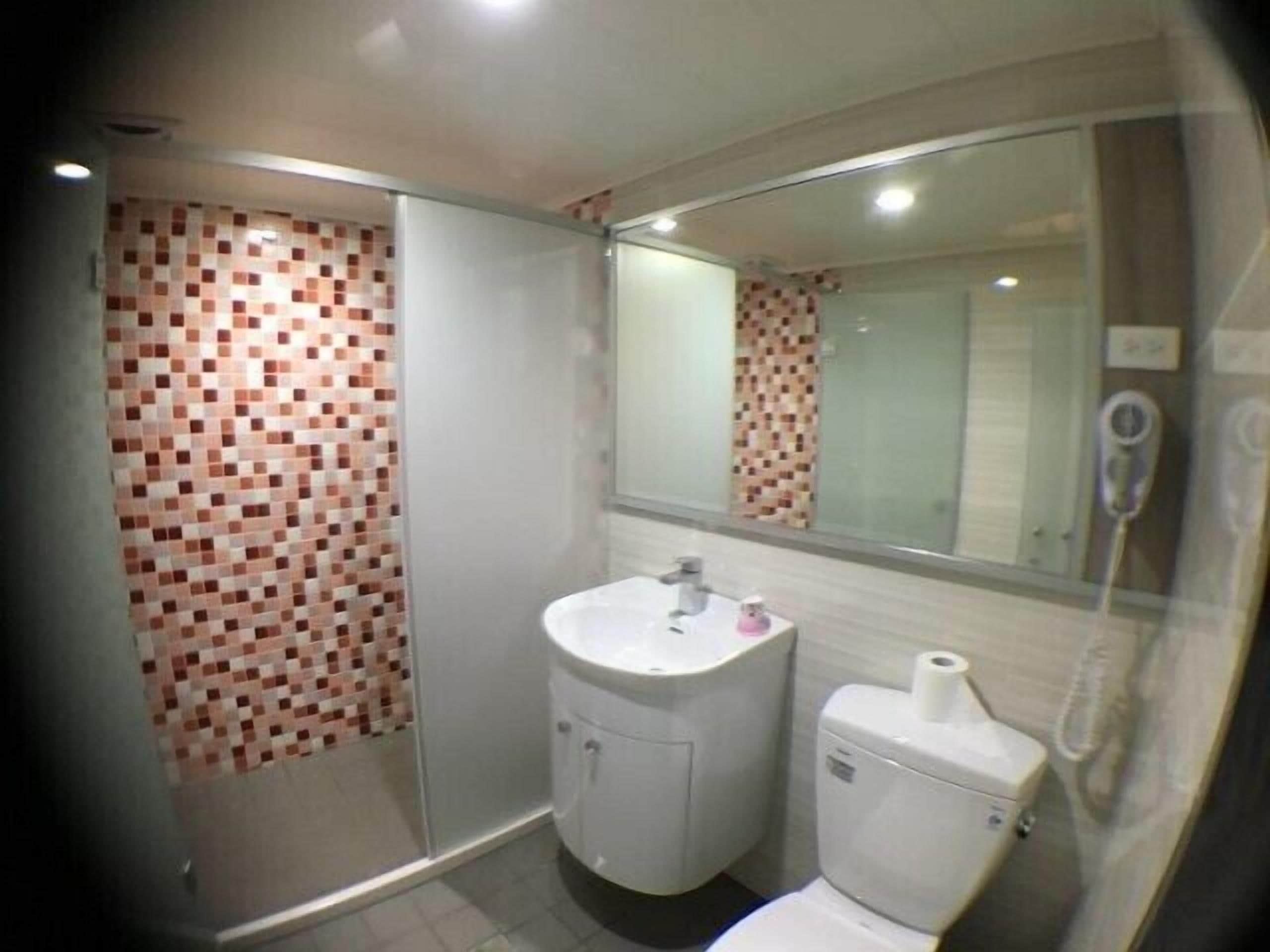 shower, free toiletries, hair dryer, slippers