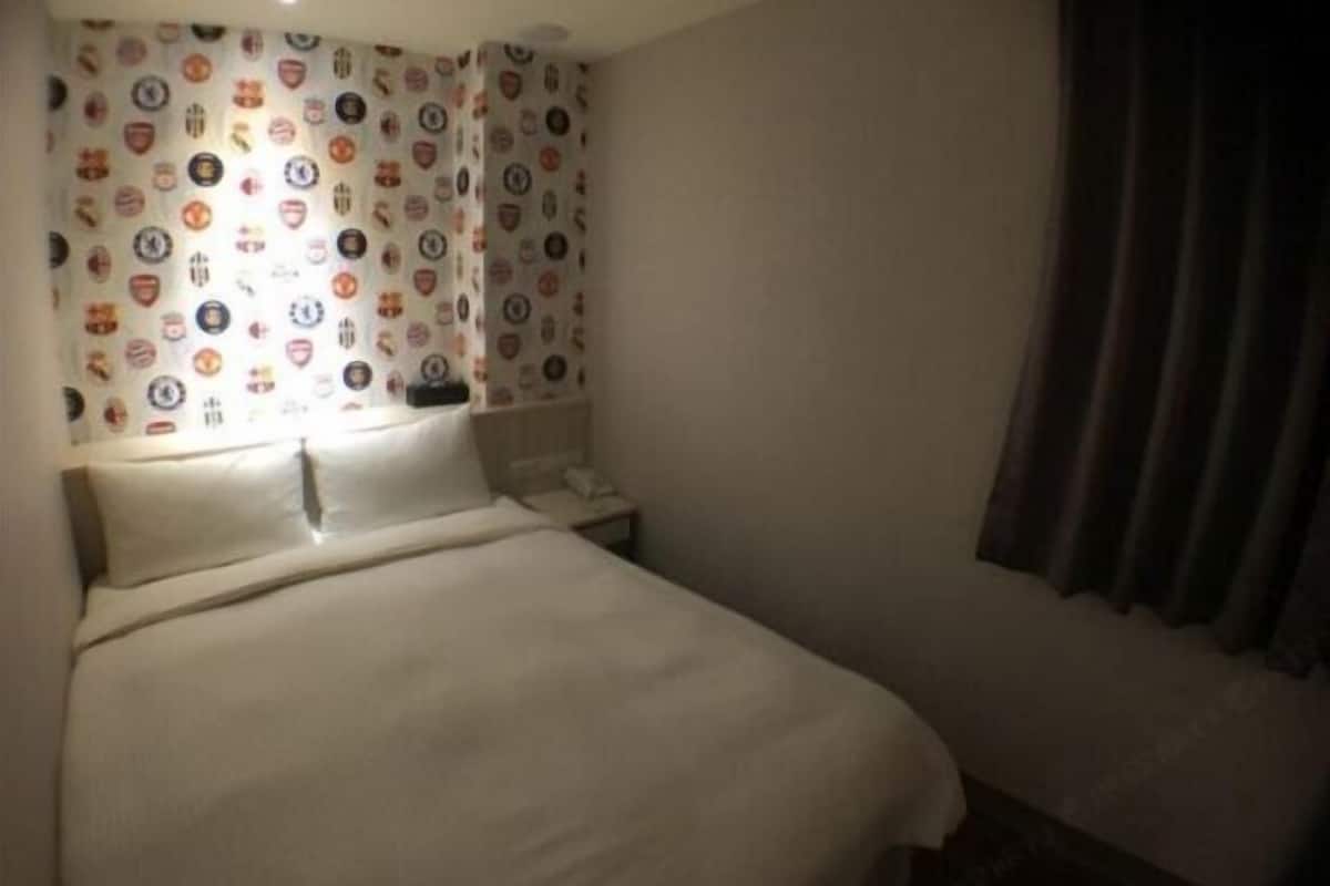 Minibar, in-room safe, individually decorated, individually furnished