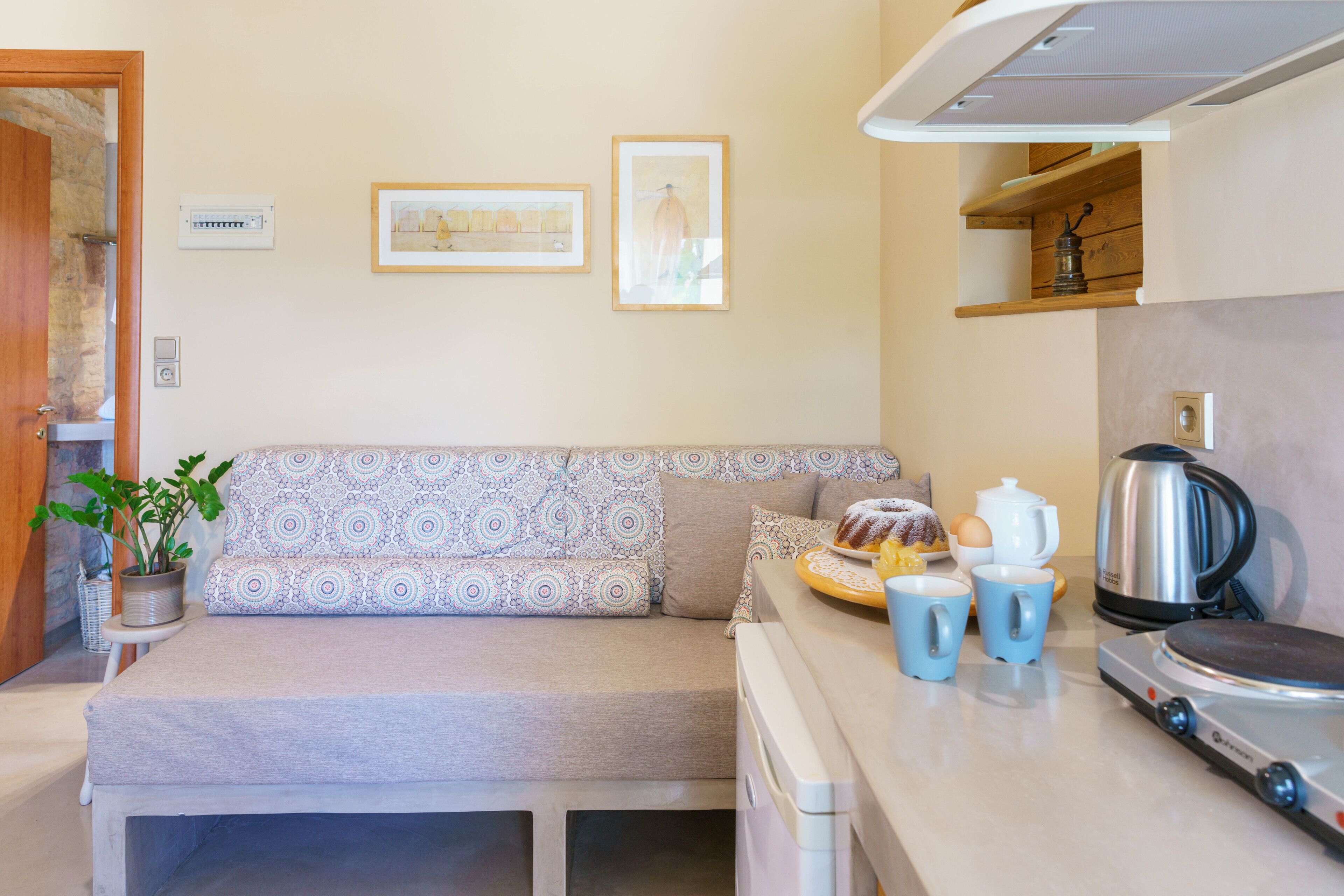 First Floor Standard Double Room | Individualmente decorados, individualmente mobiliados, escrivaninha