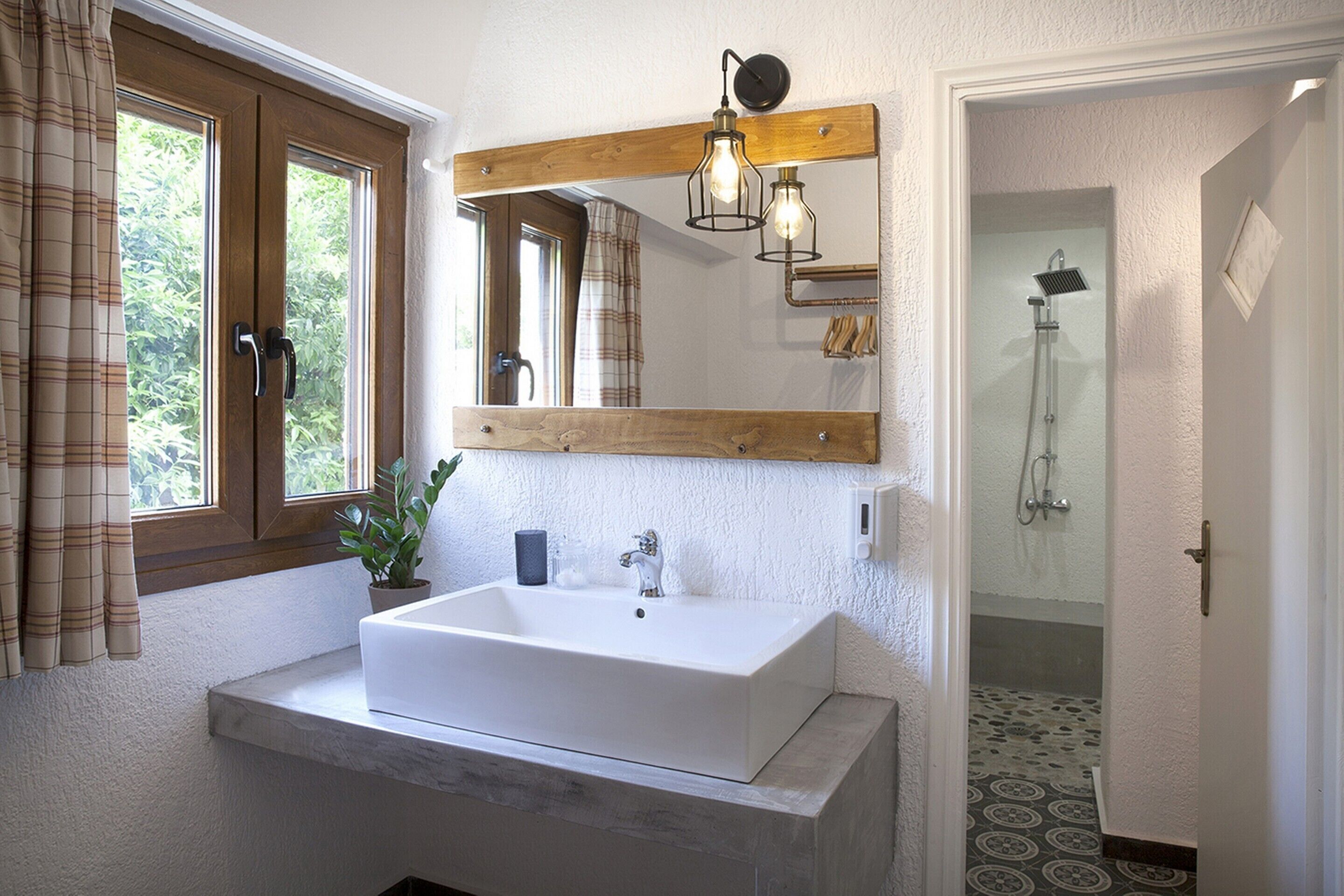 Ground Floor Standard Double Room | Bathroom | Shower, hair dryer, towels