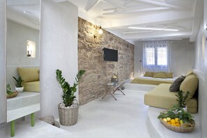 Decoración personalizada, muebles diferentes y escritorio 