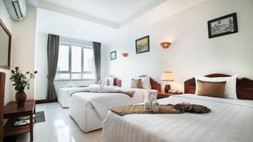 Deluxe Triple Room, 3 Twin Beds, Bathtub, City View | City view