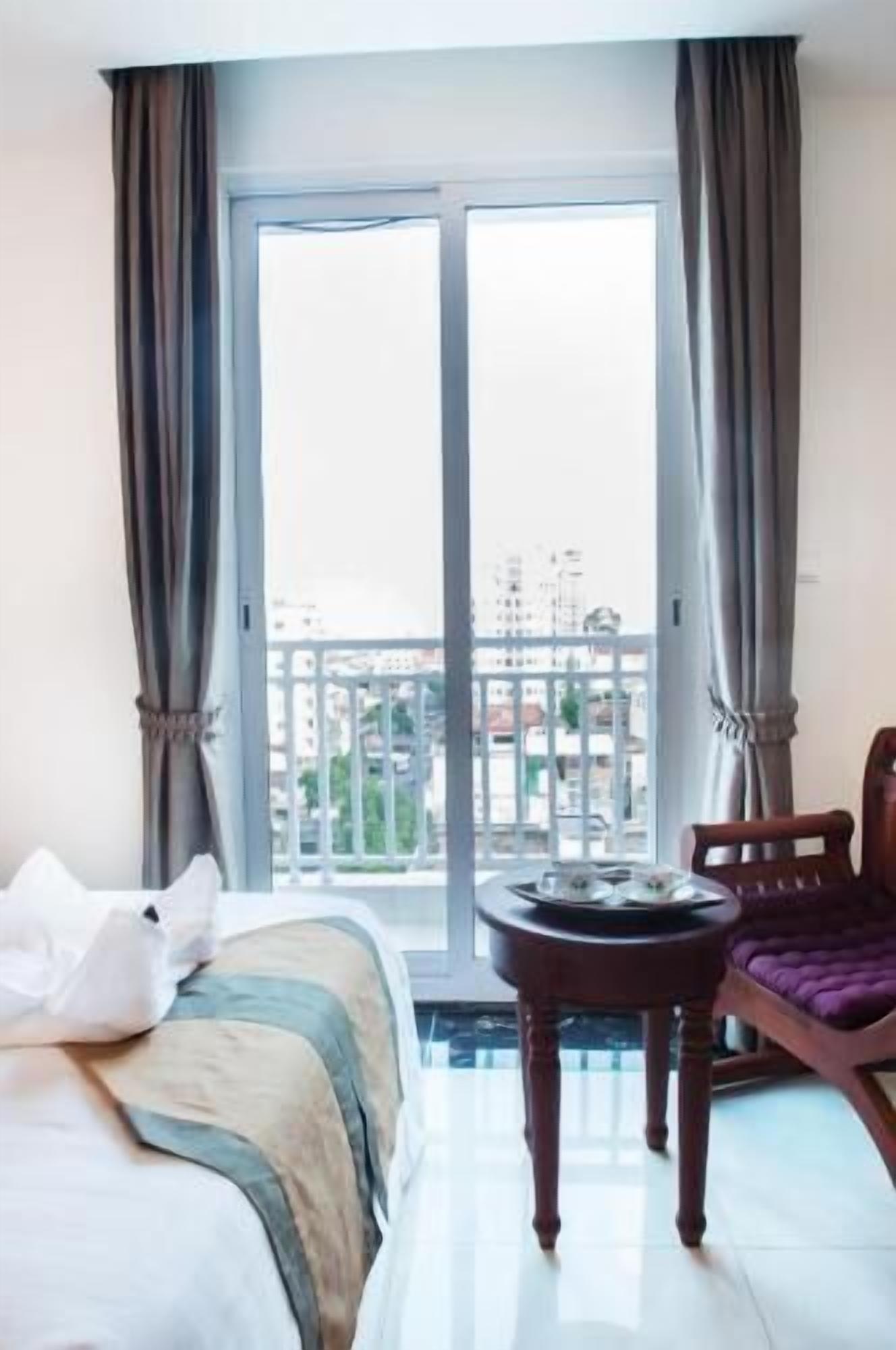 In-room safe, desk, free WiFi, bed sheets