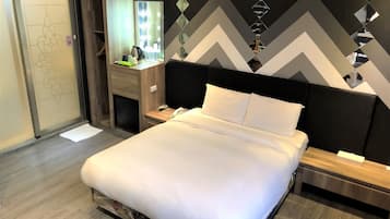 Business Twin Room, 1 Double Bed | Premium bedding, individually decorated, individually furnished, desk