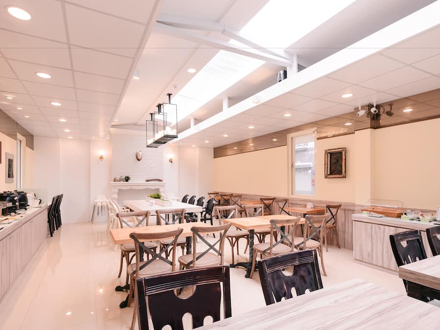 Daily buffet breakfast (TWD 50 per person)