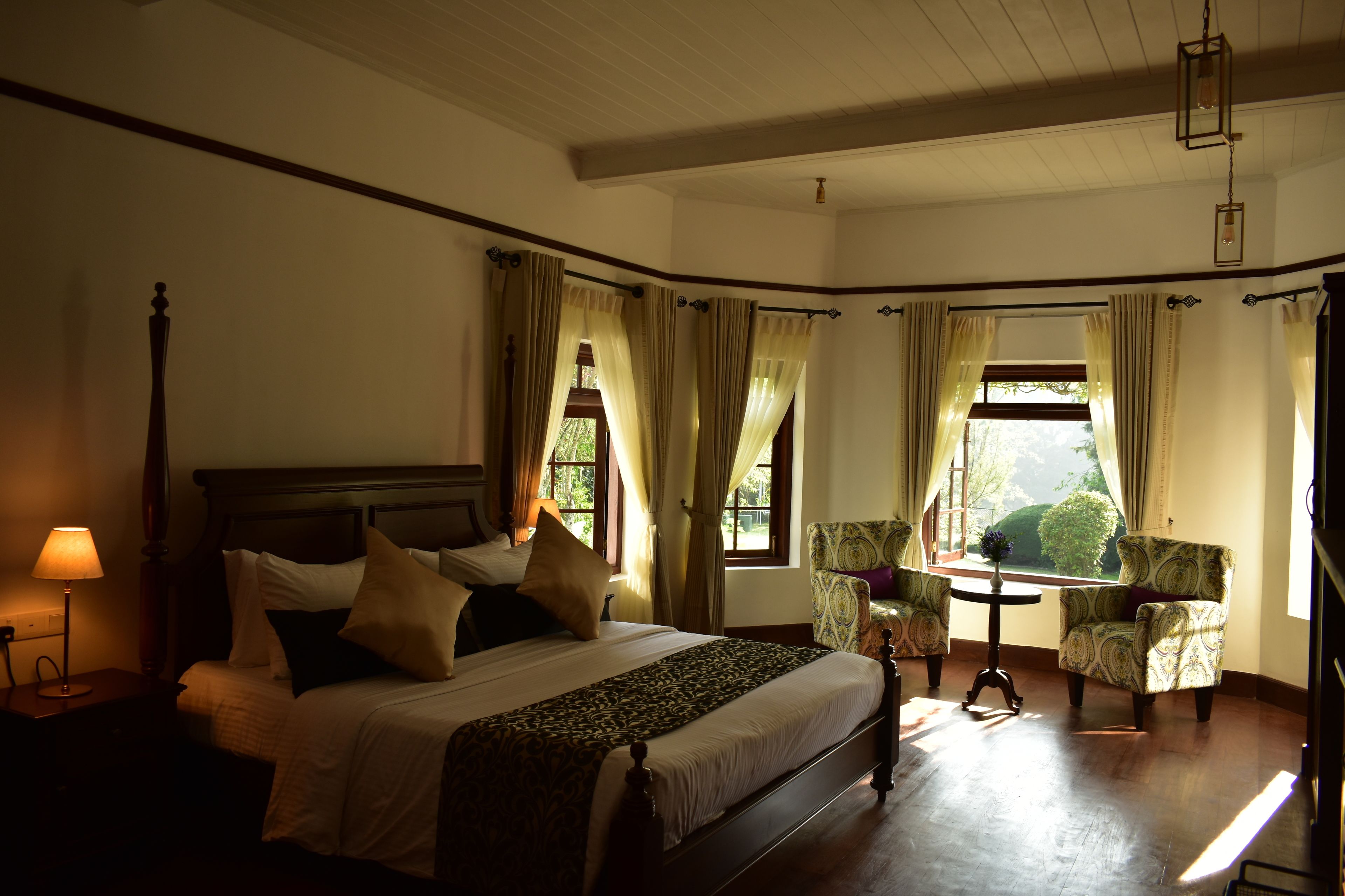 Deluxe Room, 1 Double Bed, Non Smoking, Mountain View | Minibar, in-room safe, desk, soundproofing