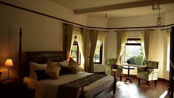 Deluxe Room, 1 Double Bed, Non Smoking, Mountain View | Minibar, in-room safe, desk, soundproofing