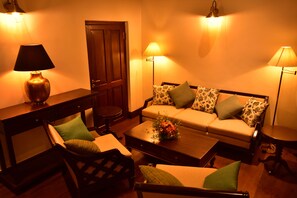 Lobby sitting area - Hill Cottage (Nuwara Eliya)