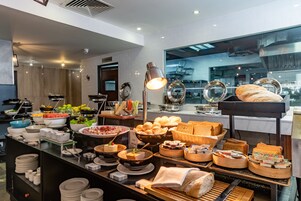 Daily buffet breakfast for a fee