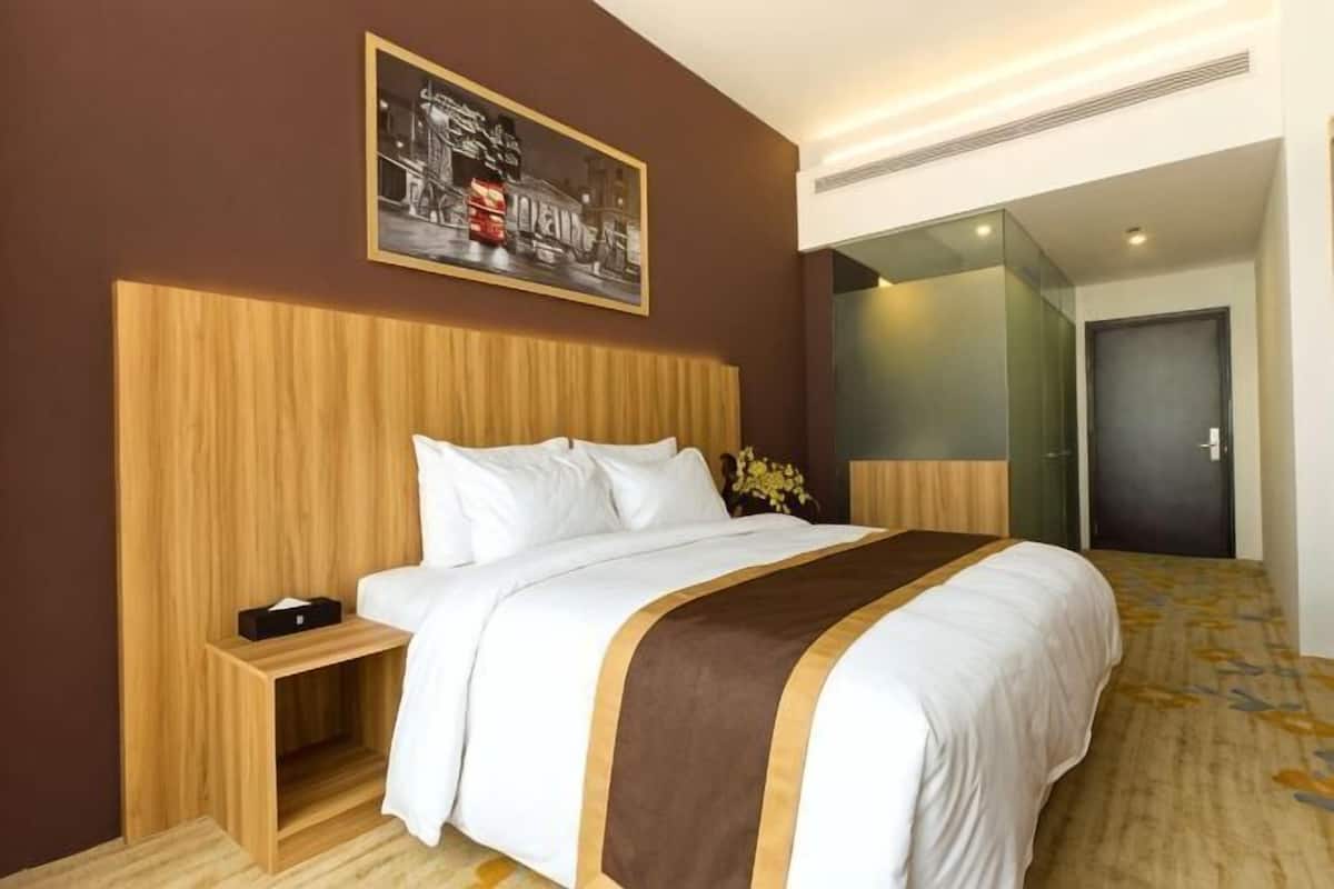Artículos del minibar gratis y caja de seguridad en la habitación