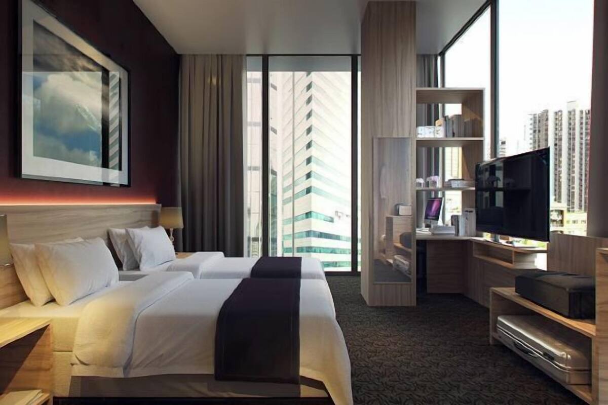 Free minibar, in-room safe, desk, soundproofing