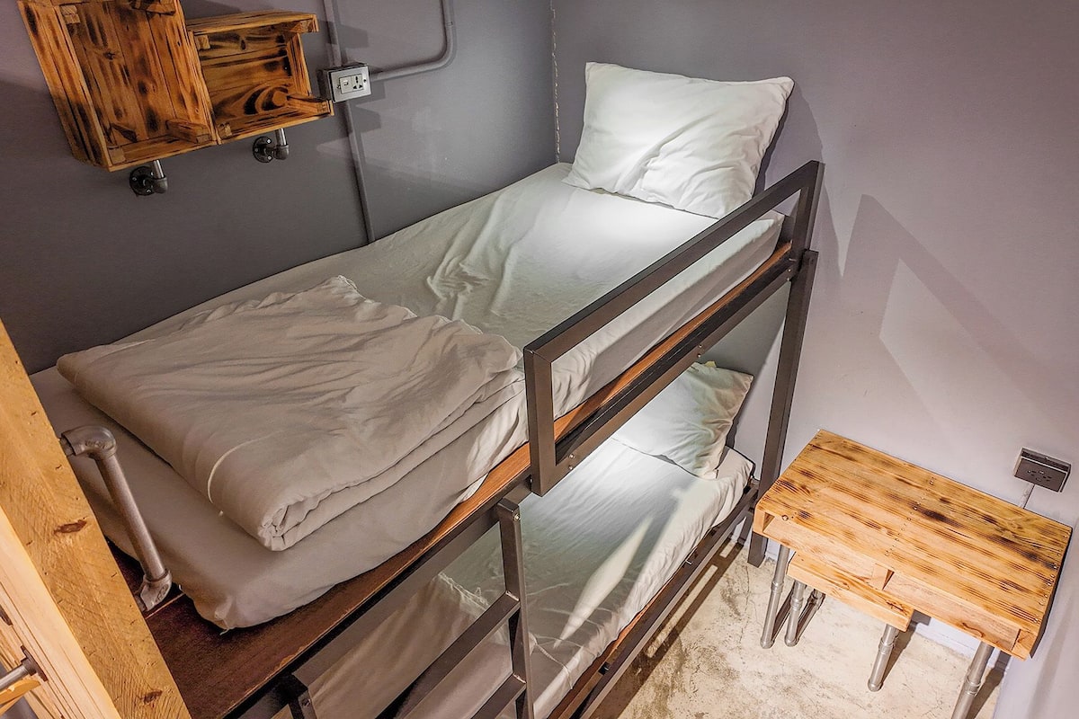 Basic Room | Individually decorated, soundproofing, free WiFi, bed sheets