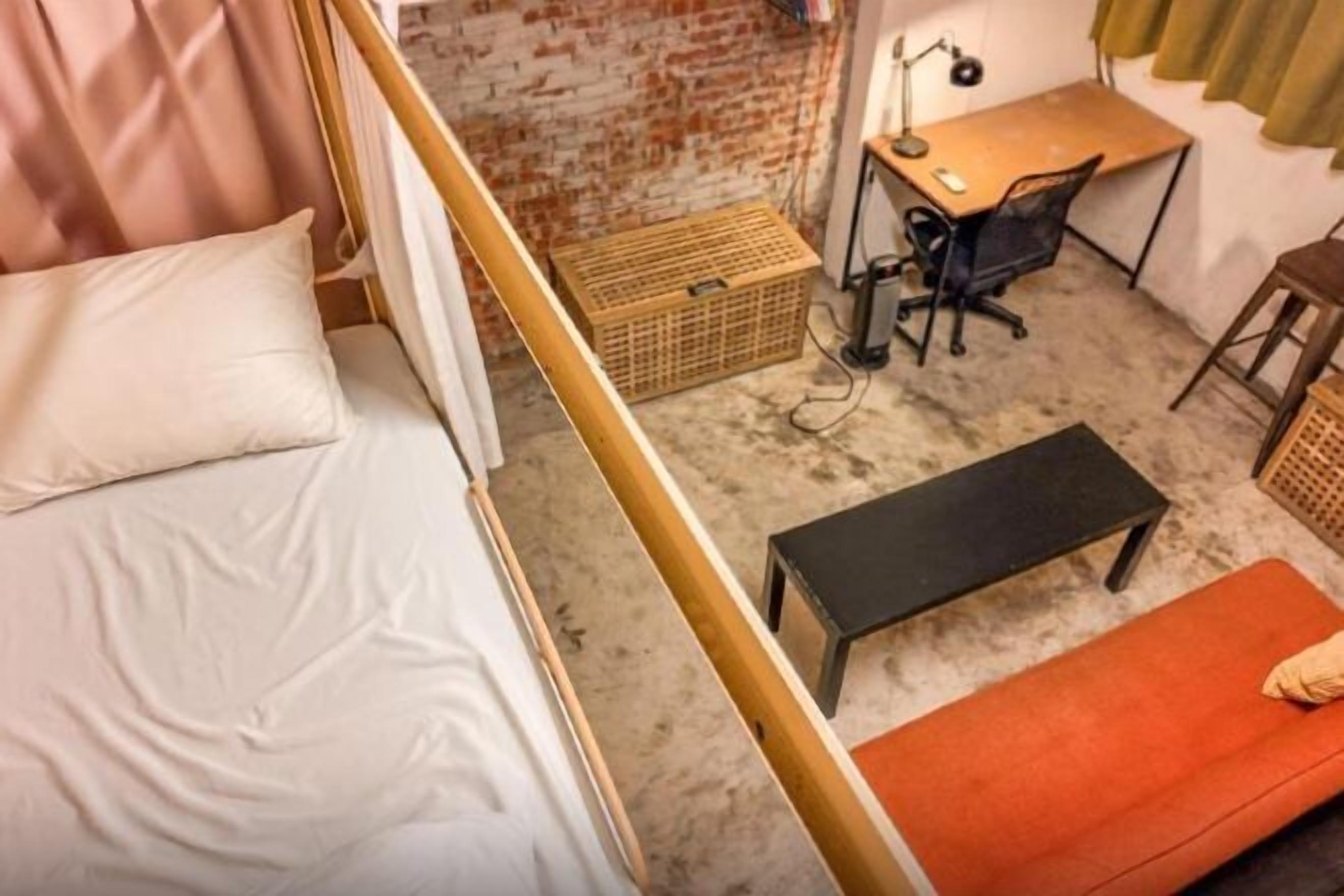 Individually decorated, soundproofing, free WiFi, bed sheets