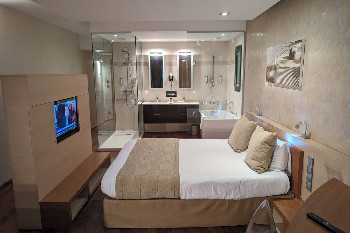 junior suite | minibar, desk, blackout curtains, soundproofing