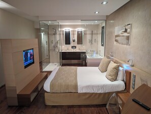 Junior Suite | Minibar, desk, blackout curtains, soundproofing - Hôtel L'Hotan (Portet-sur-Garonne)