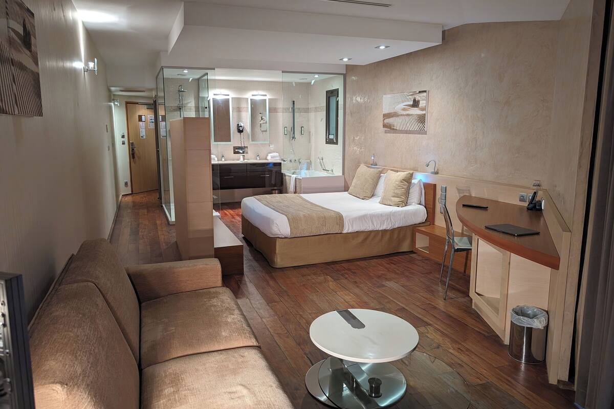 junior suite | minibar, desk, blackout curtains, soundproofing