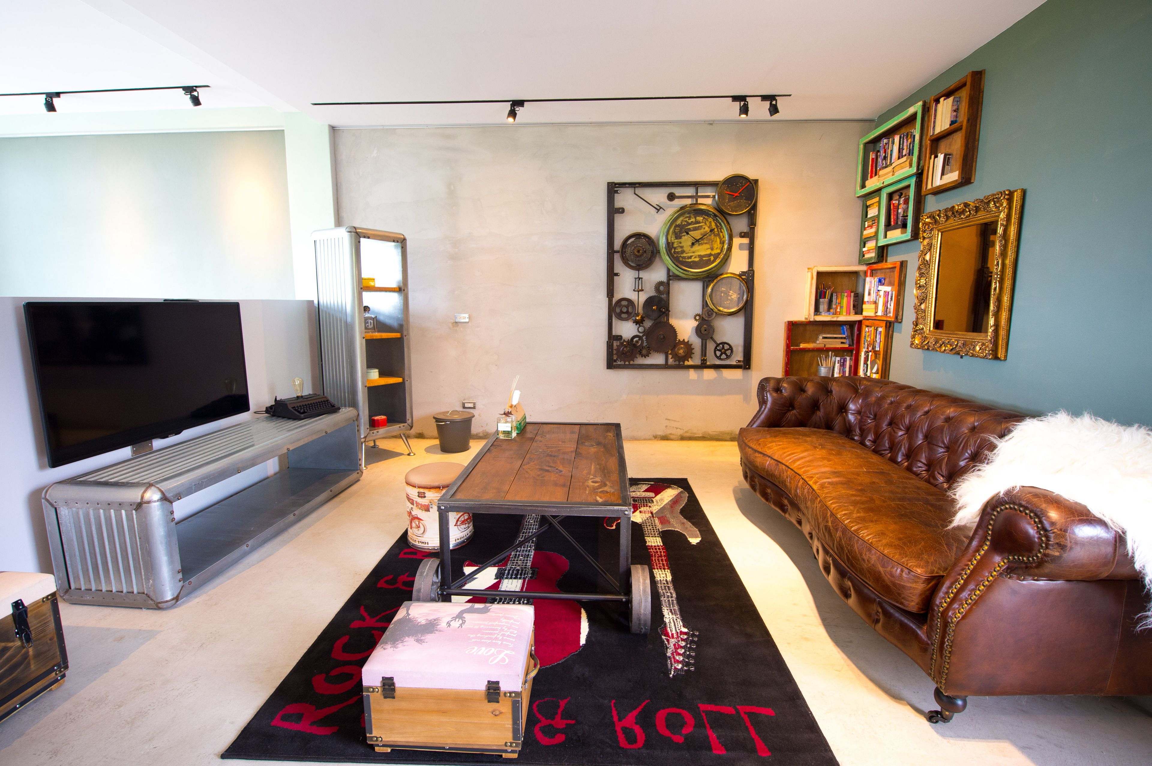 quadruple room (steam) | living area | 42-inch led tv with digital channels, tv