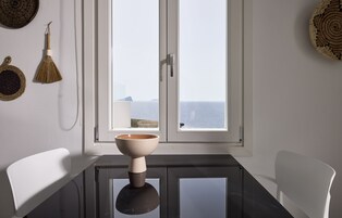 Superior Suite, Sea View | Iron/ironing board, free WiFi, bed sheets