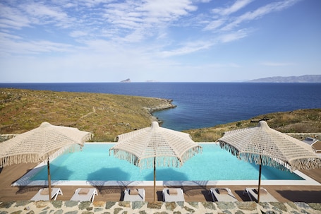 Seasonal outdoor pool, pool umbrellas, sun loungers