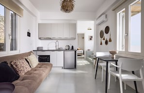 Superior Suite, Sea View | Private kitchen
