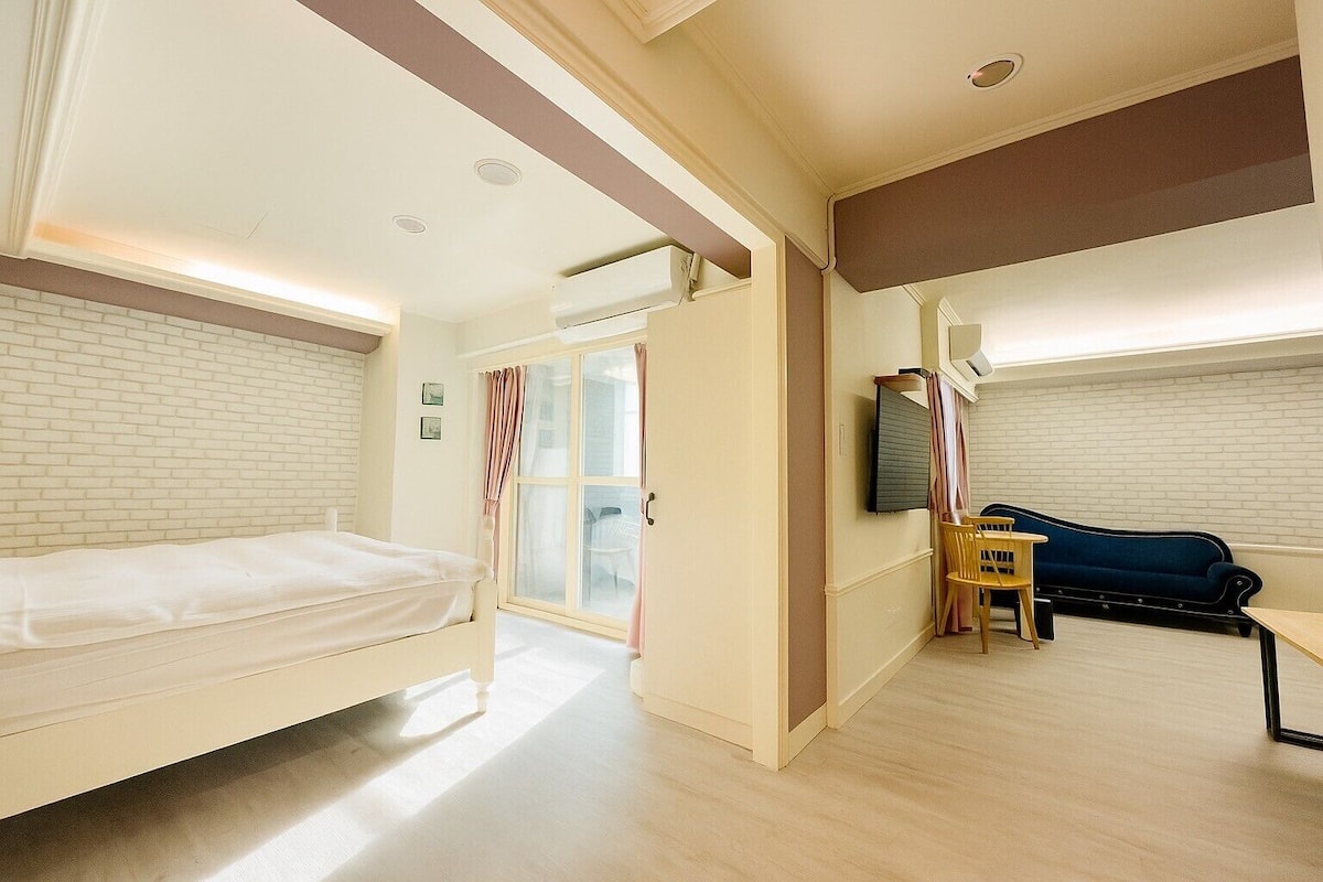 Deluxe Double Room | Peralatan tempat tidur premium, gebar bulu kapas, meja, kalis bunyi