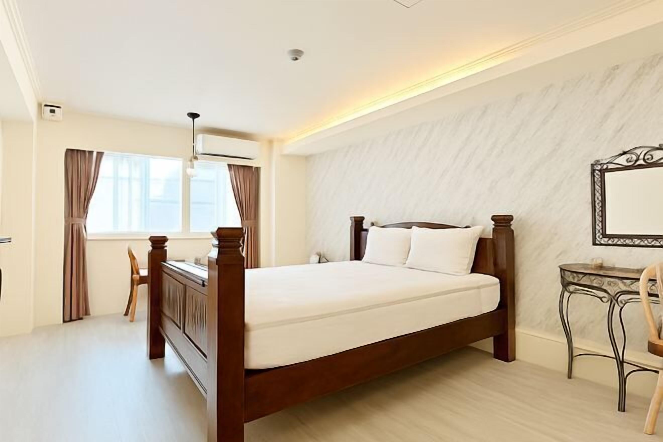 Premium bedding, down comforters, desk, soundproofing