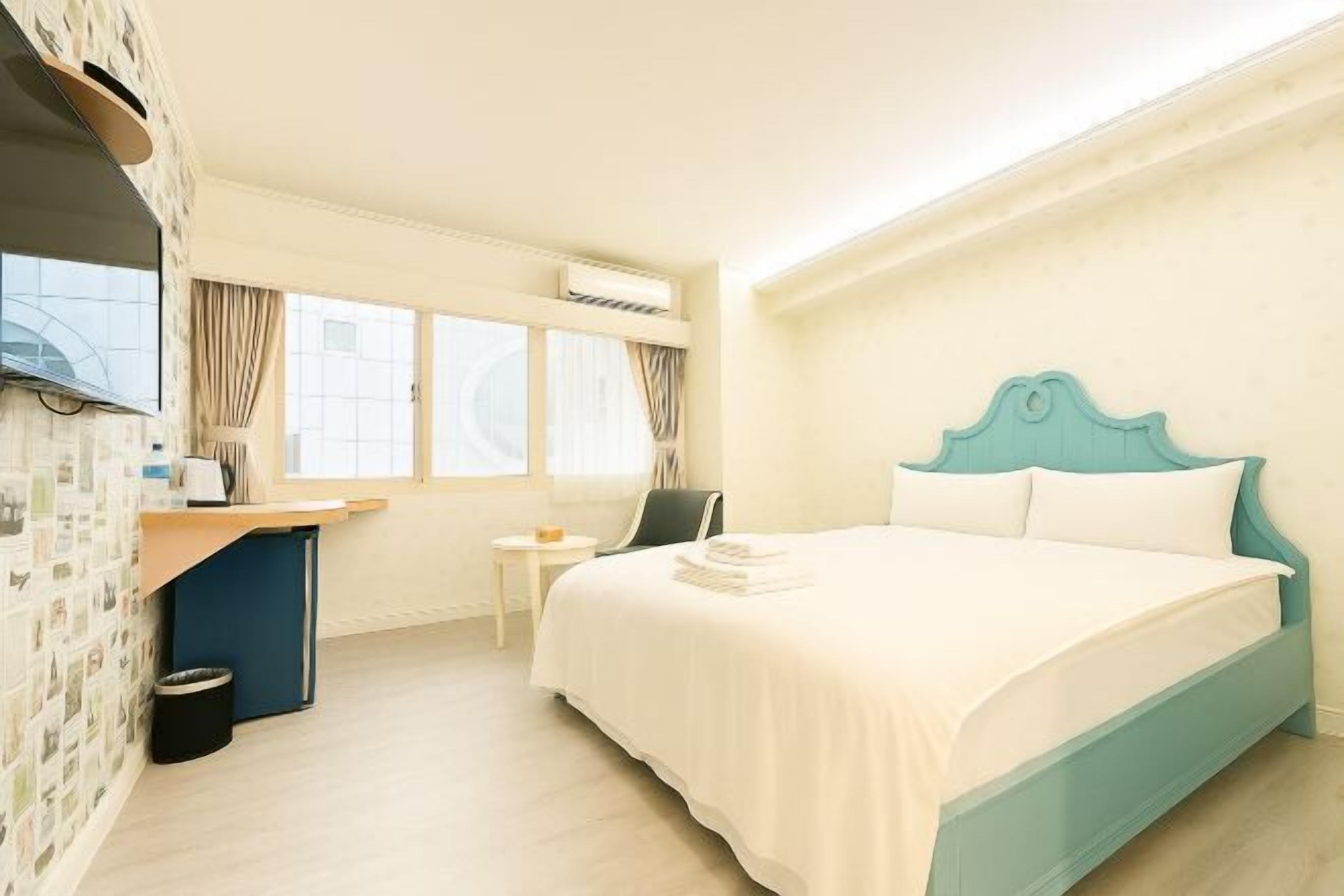 Premium bedding, down comforters, desk, soundproofing