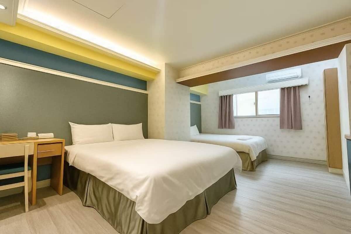 Prémium ágynemű, pehelypaplan, íróasztal és hangszigetelés