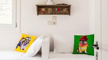 In-room safe, free WiFi, bed sheets